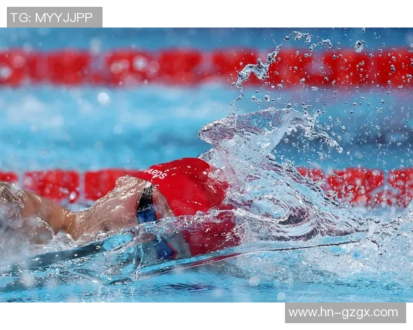 奥运游泳冠军的辉煌历程与背后故事：从训练场到金牌荣耀